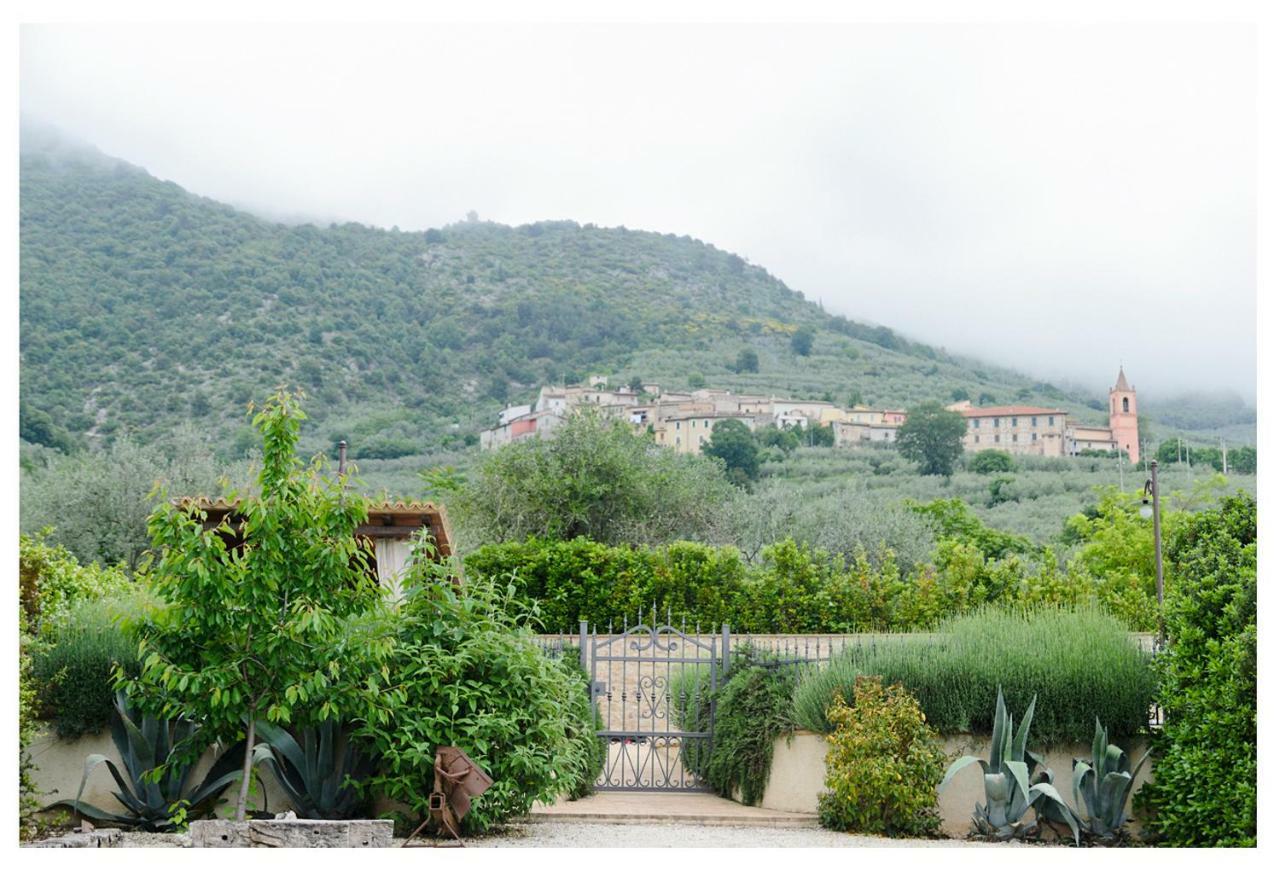 Agriturismo Monte Cologna Foligno Esterno foto