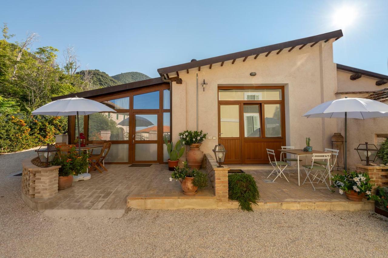 Agriturismo Monte Cologna Foligno Esterno foto